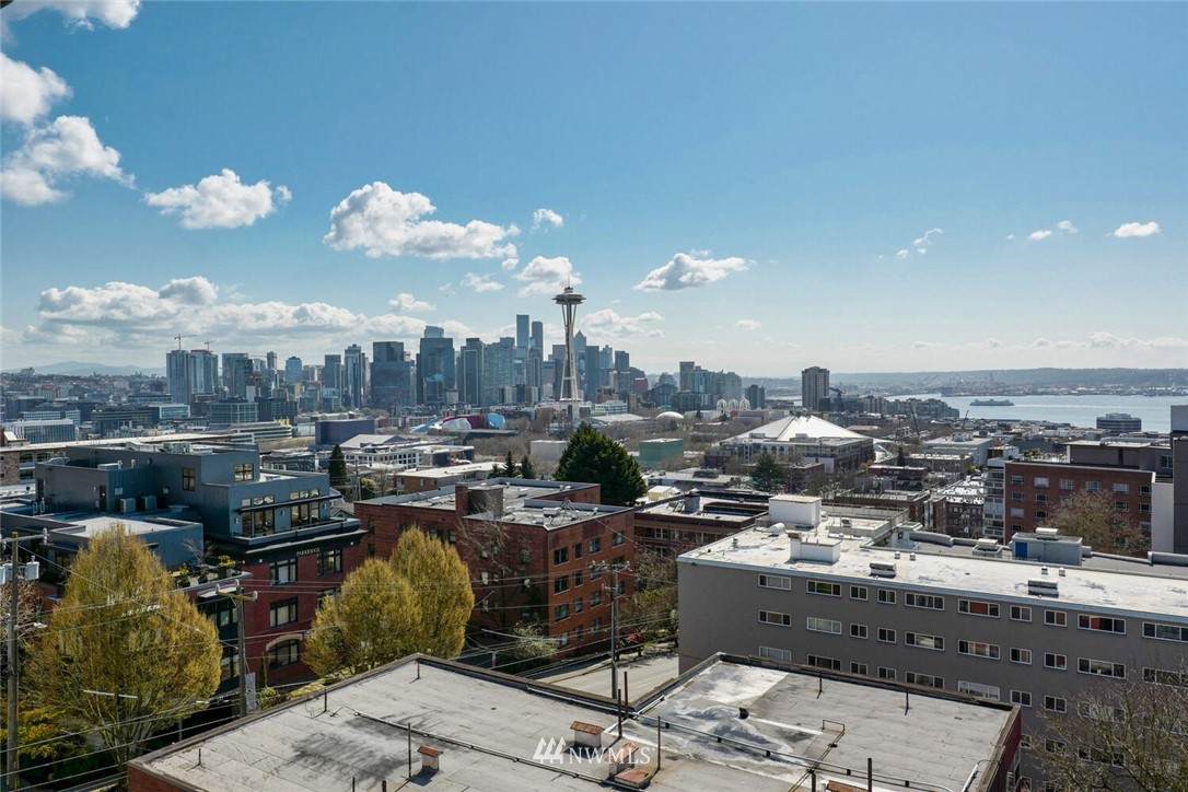 1001 Queen Anne Ave N - Photo 1