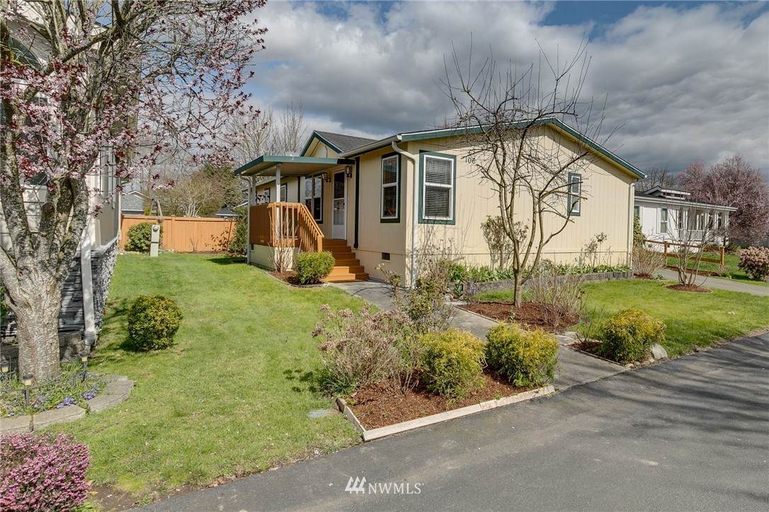 5711 100th Street - Photo 1