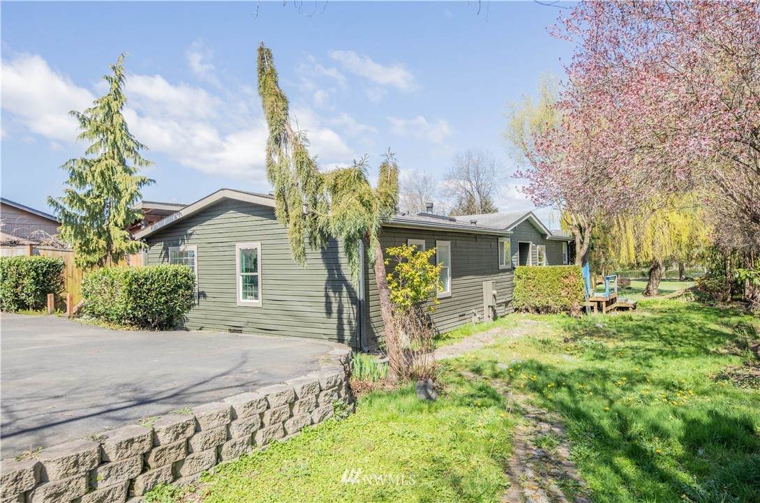 6225 46th Street - Photo 1