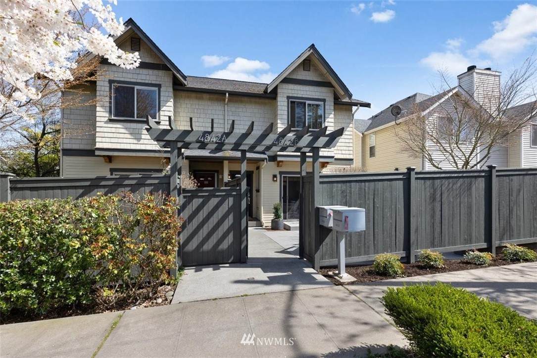 4842 40th Avenue - Photo 1