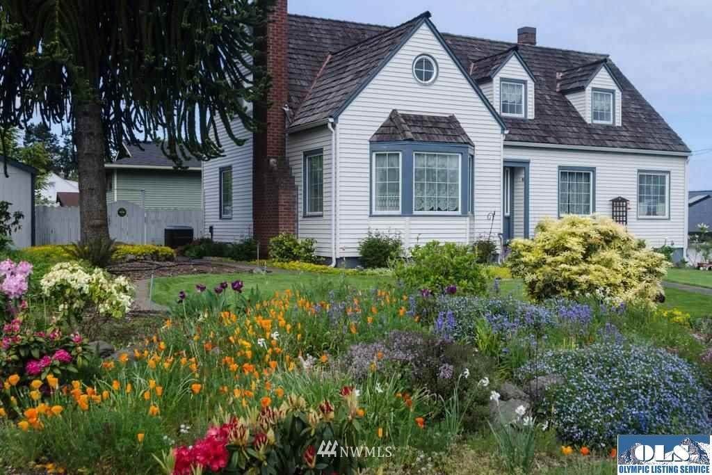 2624 Lincoln Street - Photo 1