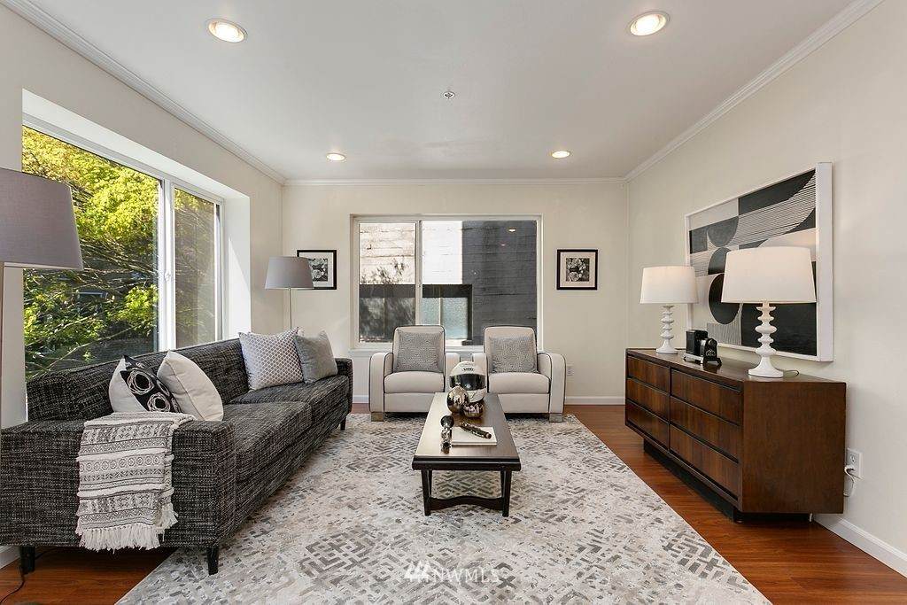 712 Denny Way - Photo 1