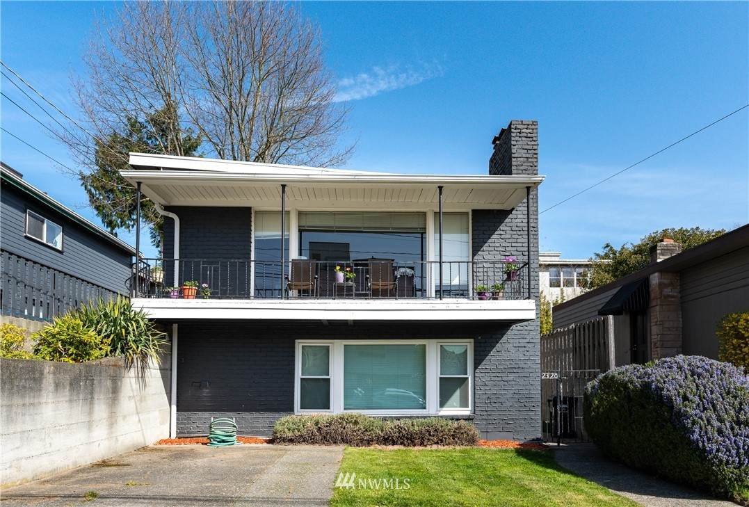 2320 Crockett Street - Photo 1