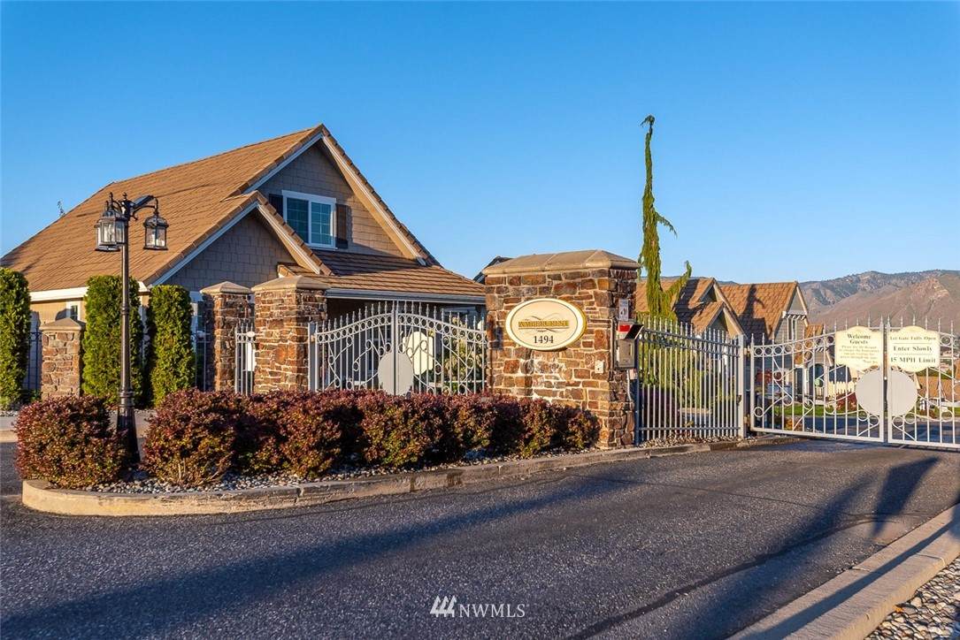 1494 Eastmont Avenue - Photo 1