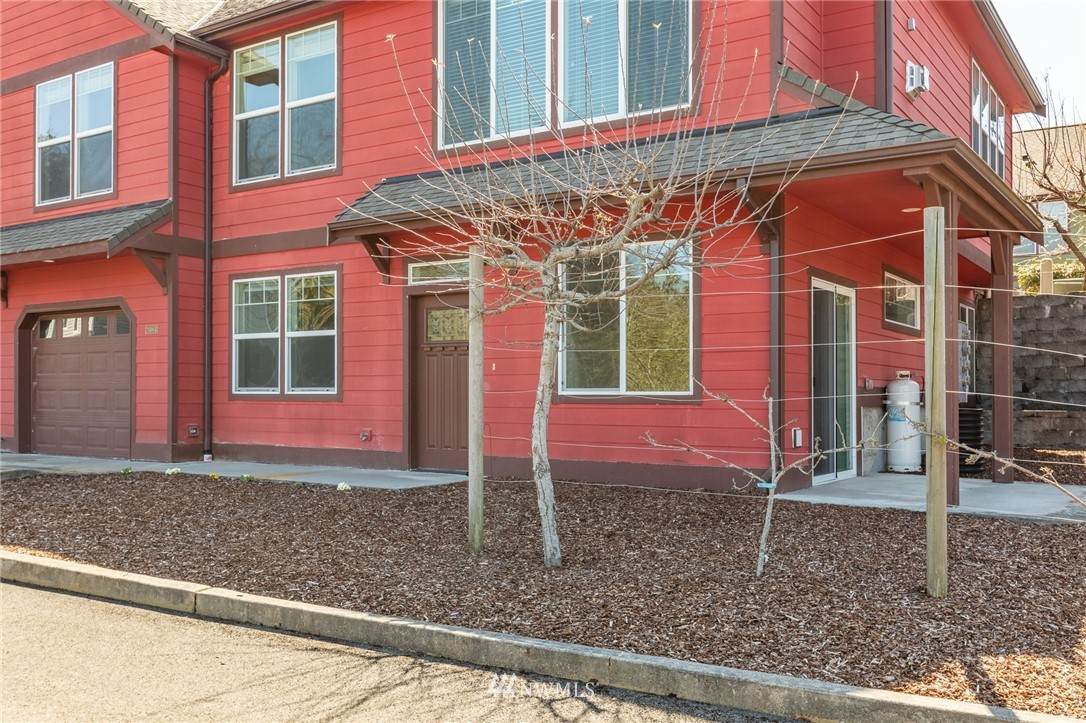 2608 Apple Tree Lane - Photo 1