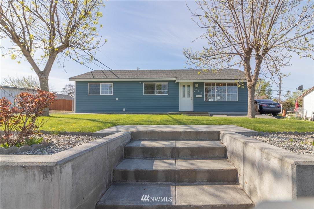 529 Hawthorne Drive - Photo 1