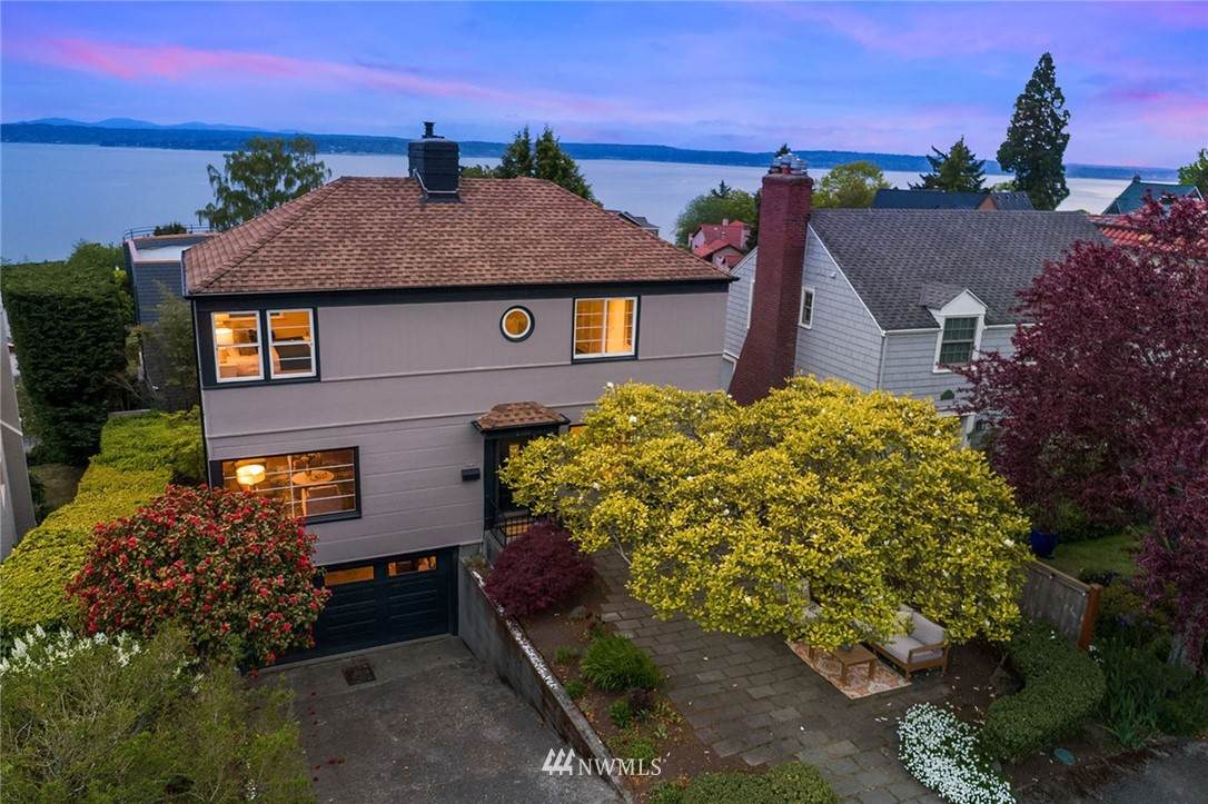 2515 43rd Avenue - Photo 1
