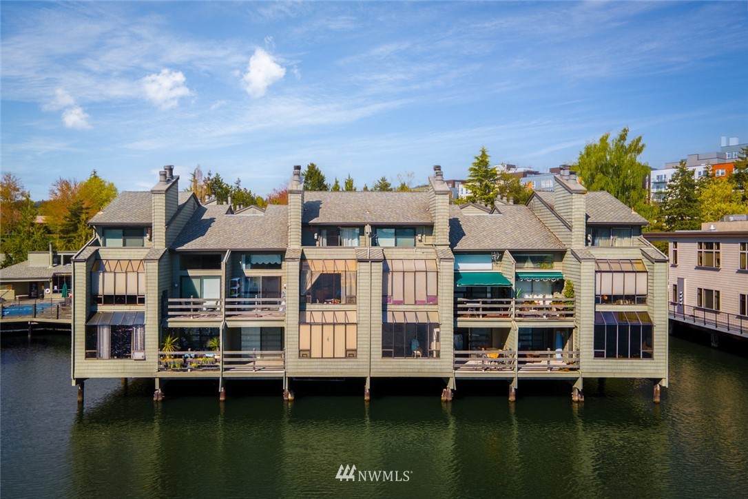 4 Lake Bellevue Drive - Photo 1