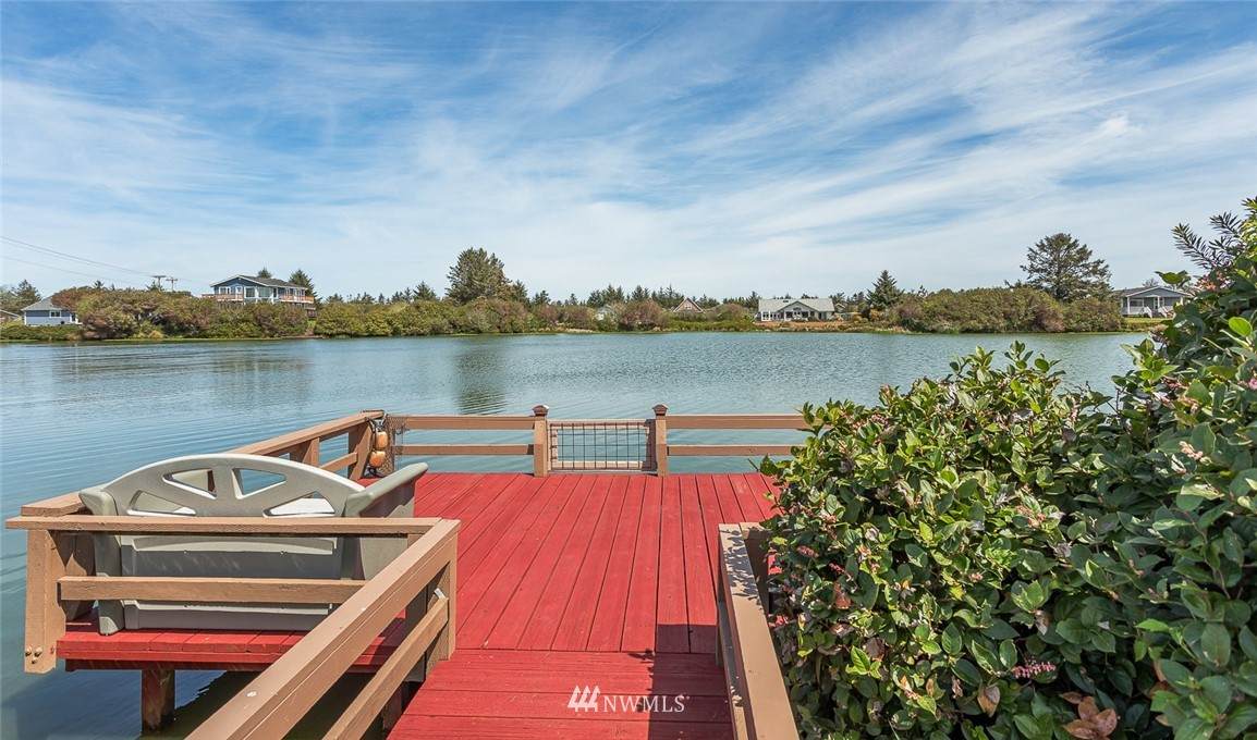 124 Marine View Drive - Photo 1