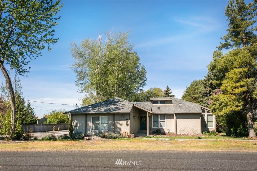 2168 School Avenue - Photo 1