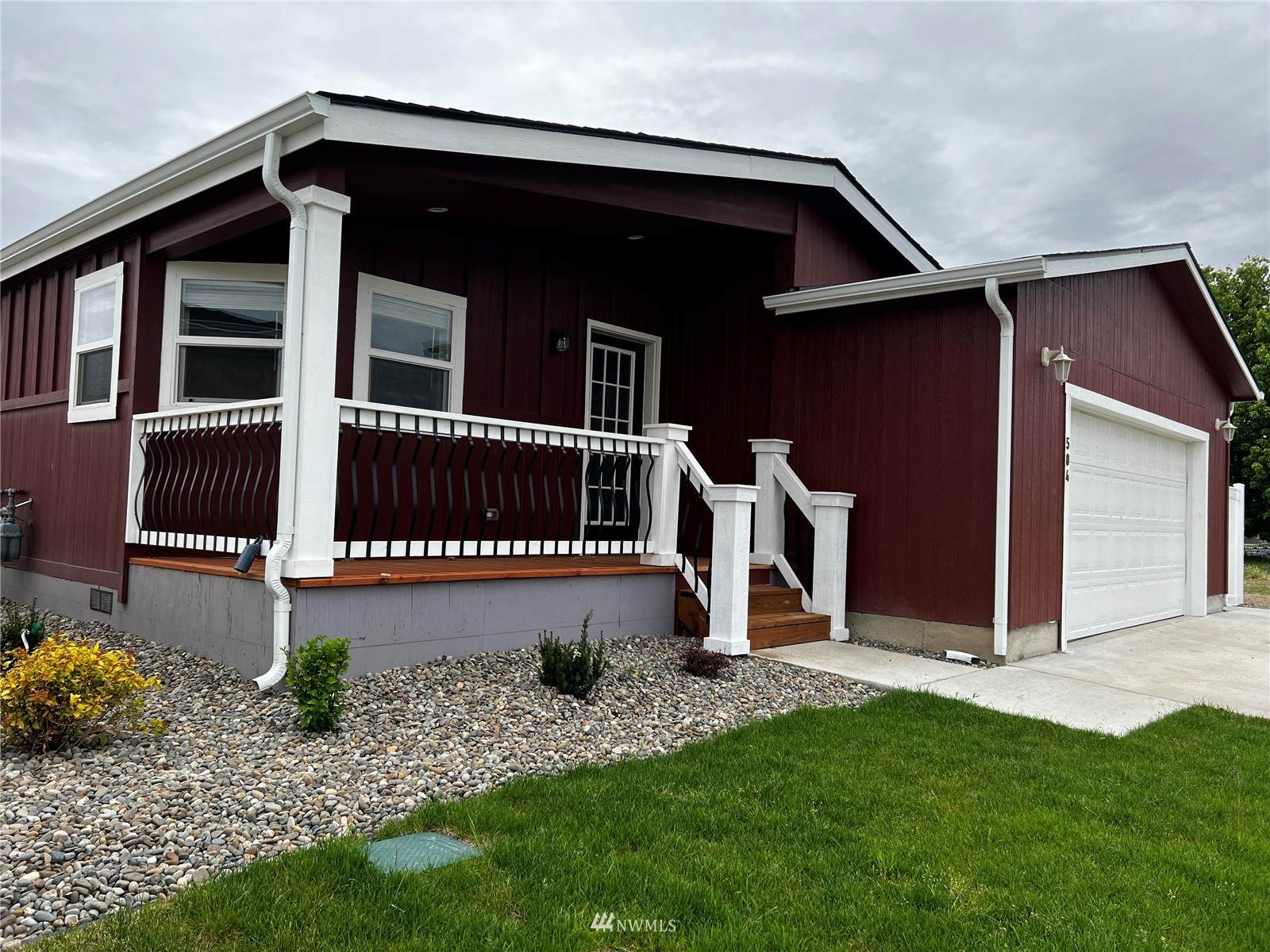1100 Rosewood Drive - Photo 1