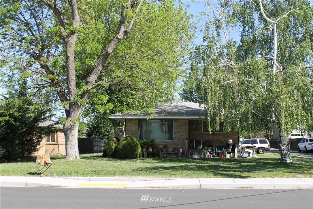 303 Ash Ave - Photo 1