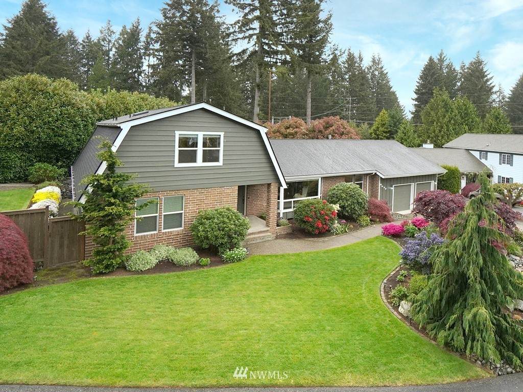 8917 49th Street - Photo 1