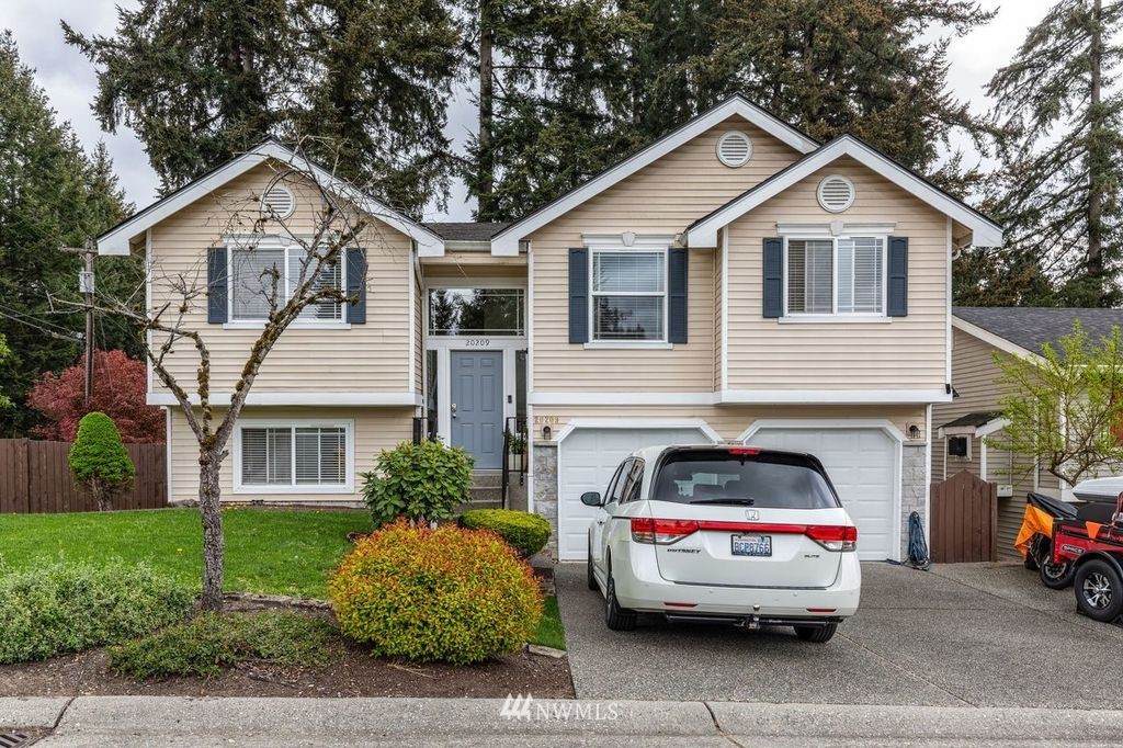 20209 10th Avenue - Photo 1