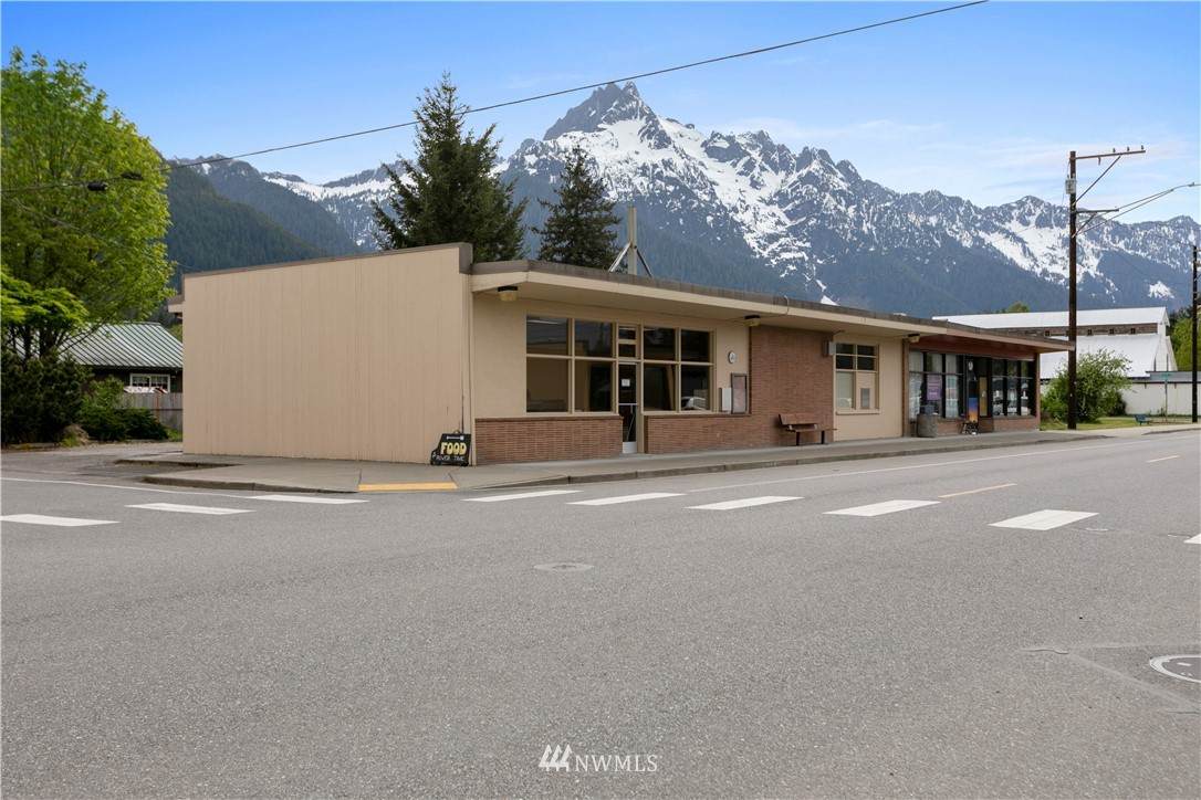 1075 Darrington Street - Photo 1