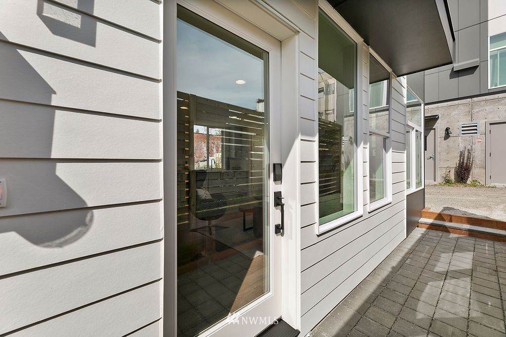 5634 Brooklyn Avenue - Photo 1
