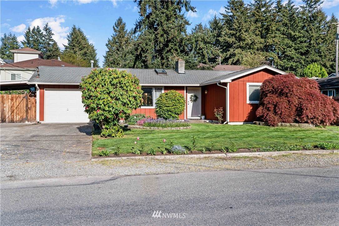 6015 57 Avenue - Photo 1