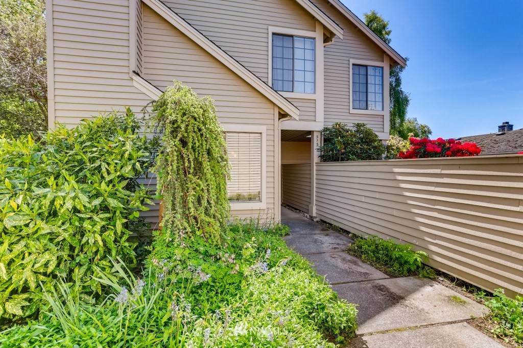 313 45th Street - Photo 1