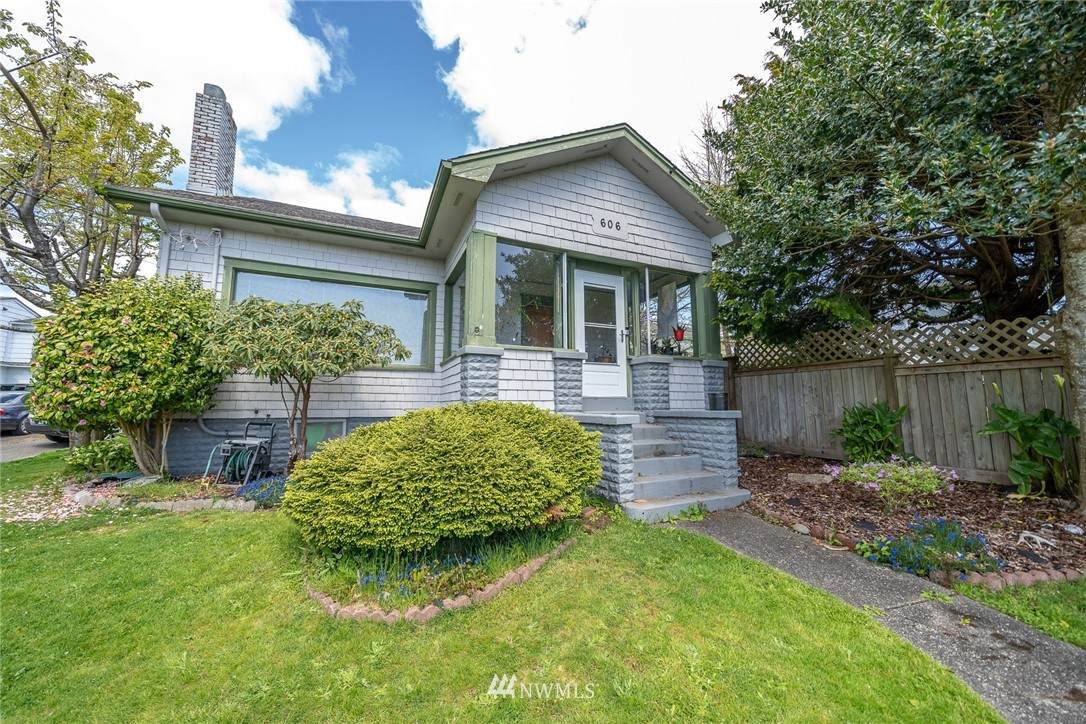 606 Terrace Avenue - Photo 1