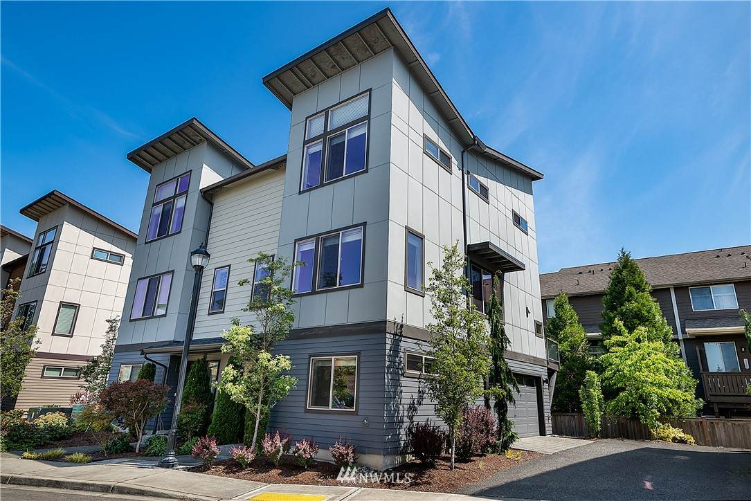 320 Chelan Avenue - Photo 1