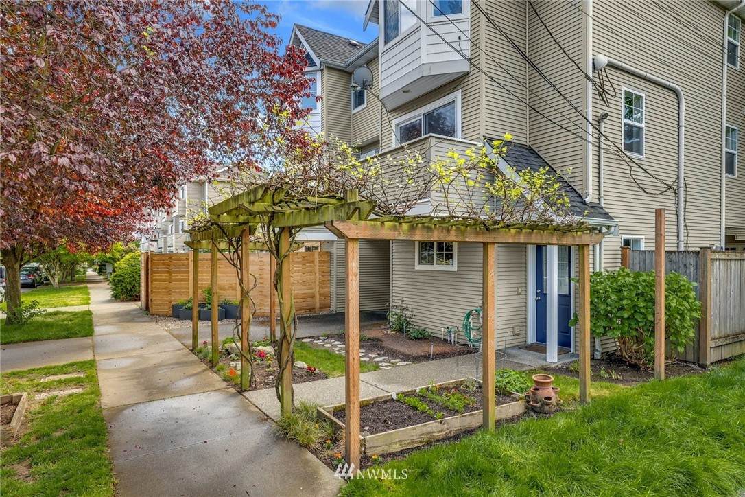 8835 Stone Avenue - Photo 1