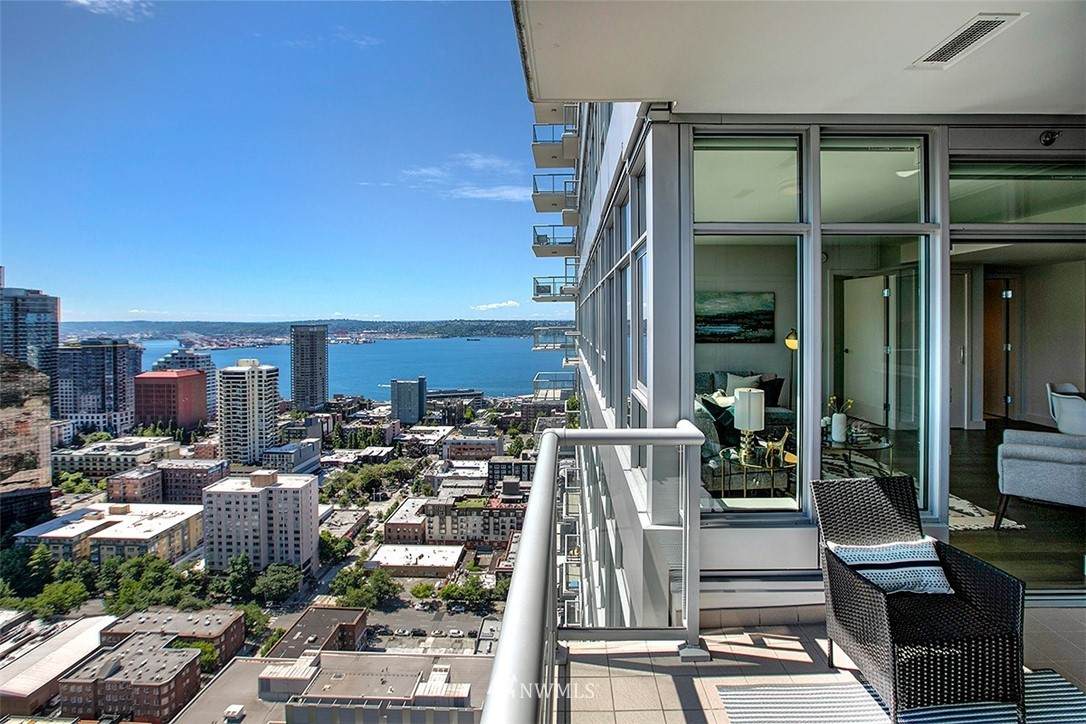 583 Battery Street - Photo 1