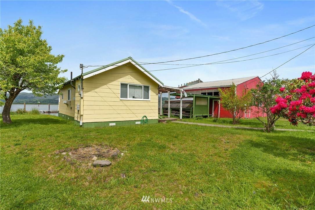 125 Robert Bush Drive W - Photo 1