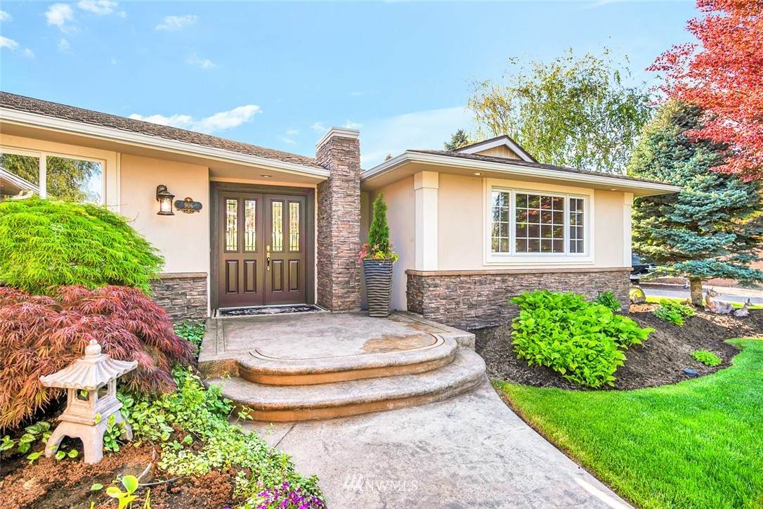 906 Laguna Drive - Photo 1