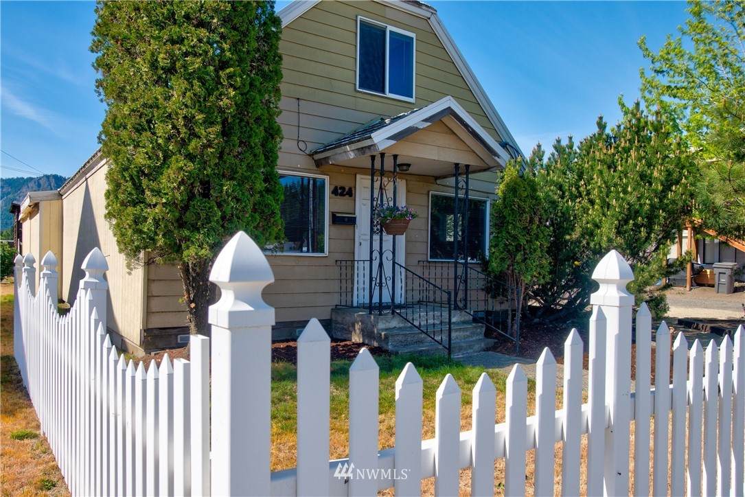 424 1st Street - Photo 1