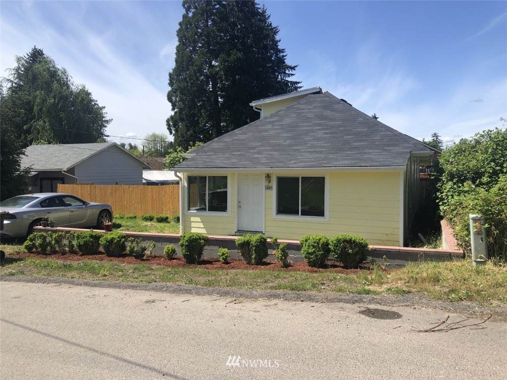 1307 Rhobina Street - Photo 1