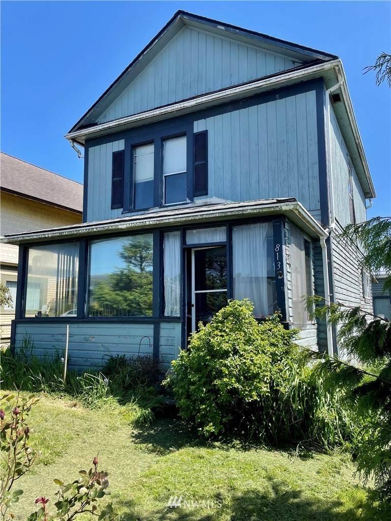 813 Wishkah Street - Photo 1