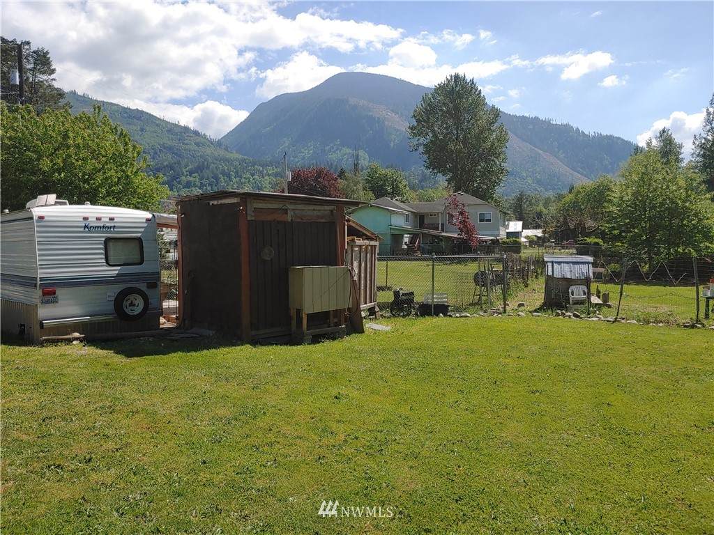 414 Noble Avenue - Photo 1
