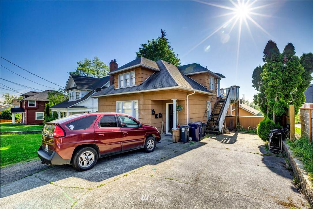 321 4th Street - Photo 1
