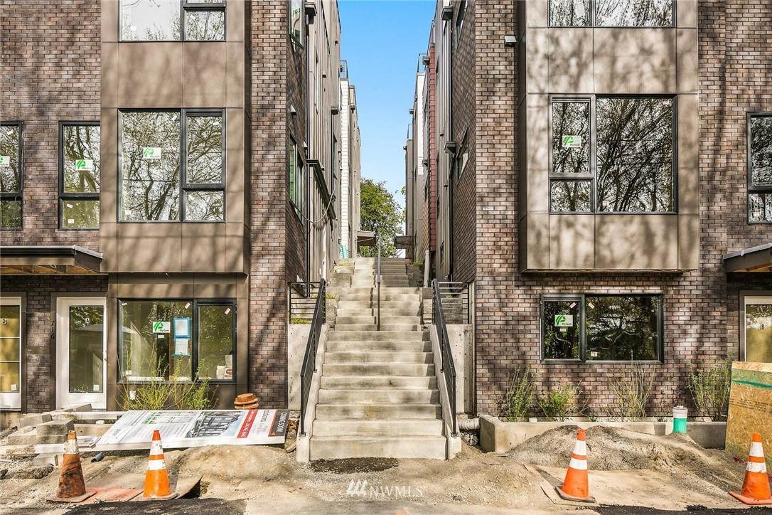 712 11th Avenue - Photo 1