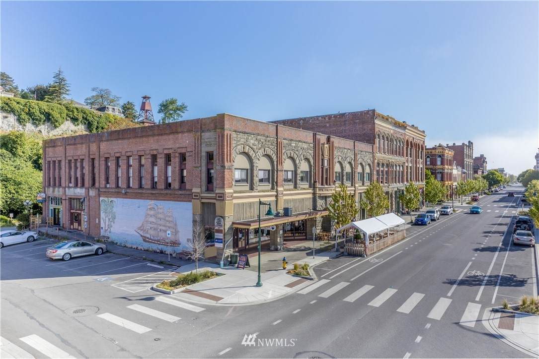 1042 Water Street - Photo 1