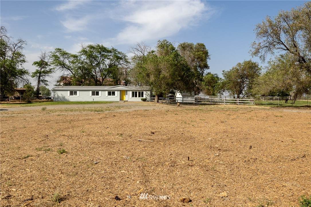411 23rd - Photo 1