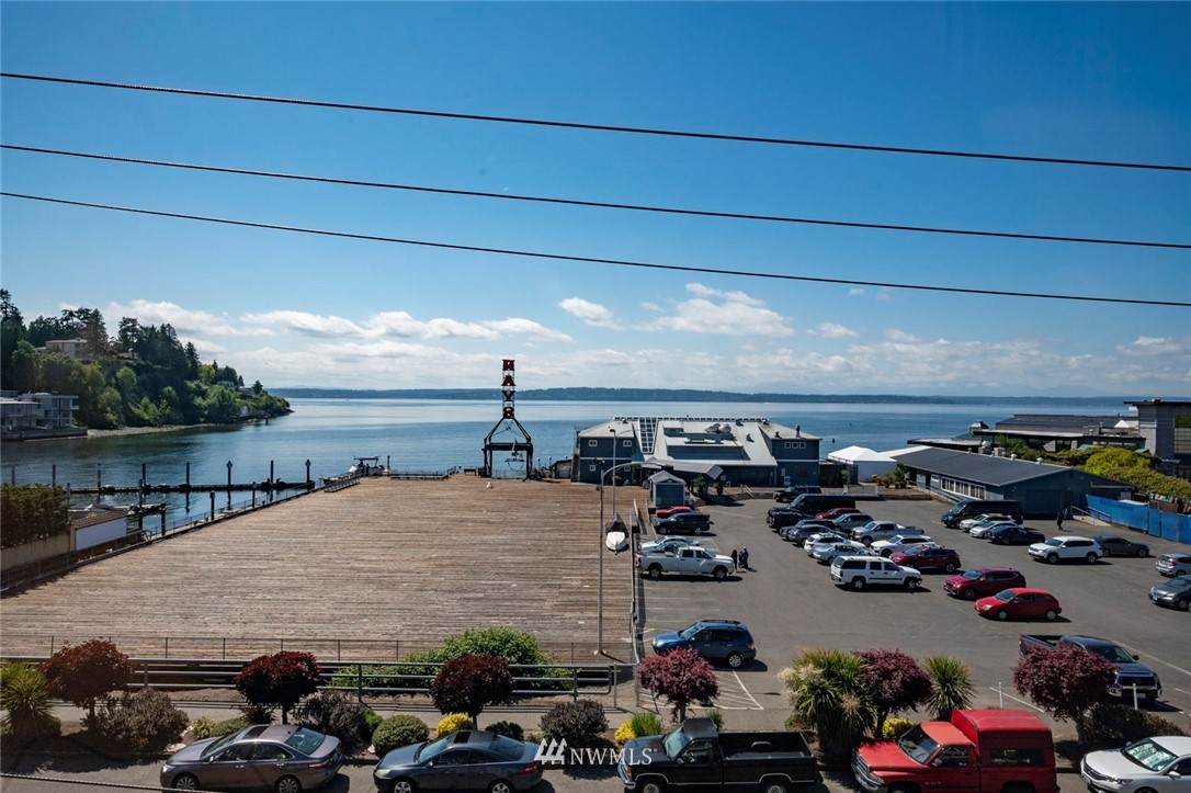 6042 Seaview Avenue - Photo 1