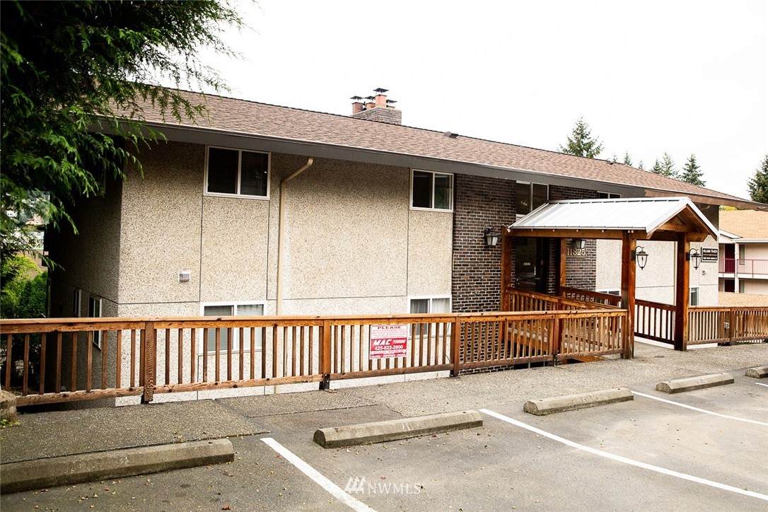 11825 100th Avenue - Photo 1