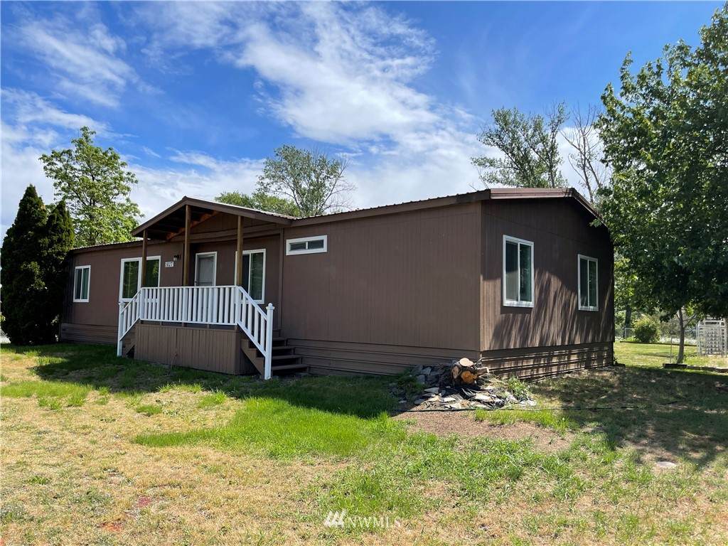 1027 1st Avenue - Photo 1
