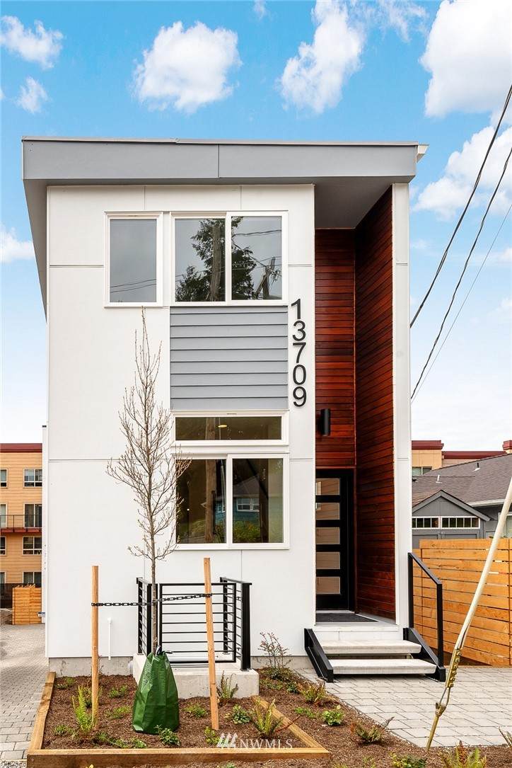 13709 35th Avenue - Photo 1