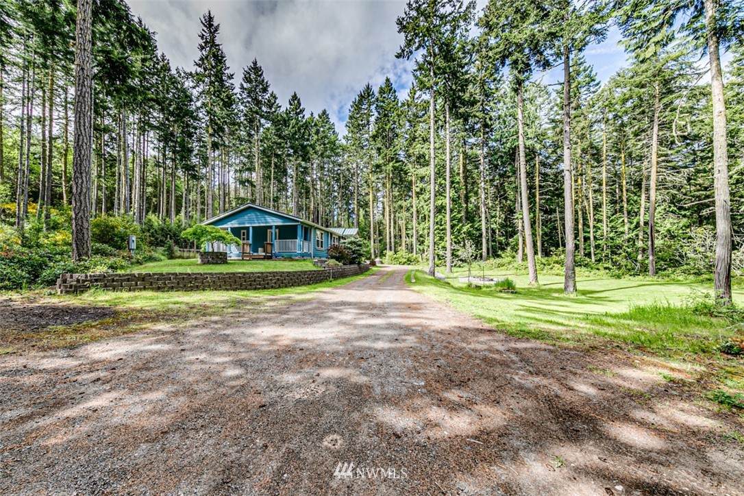 211 Middlepoint Road - Photo 1