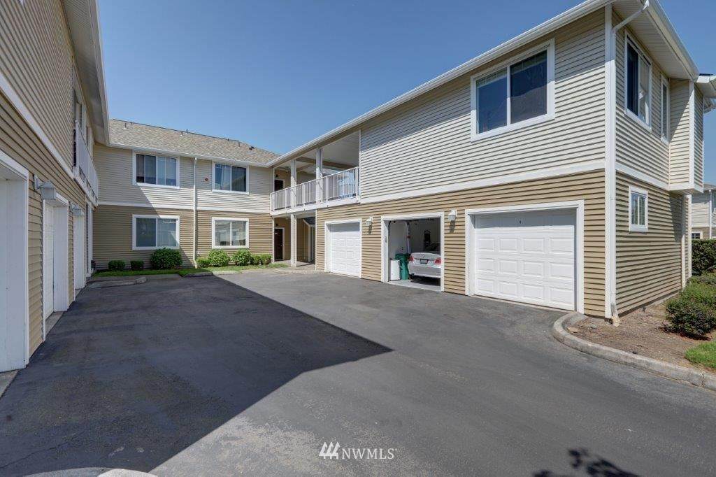 6129 Lindsay Avenue - Photo 1