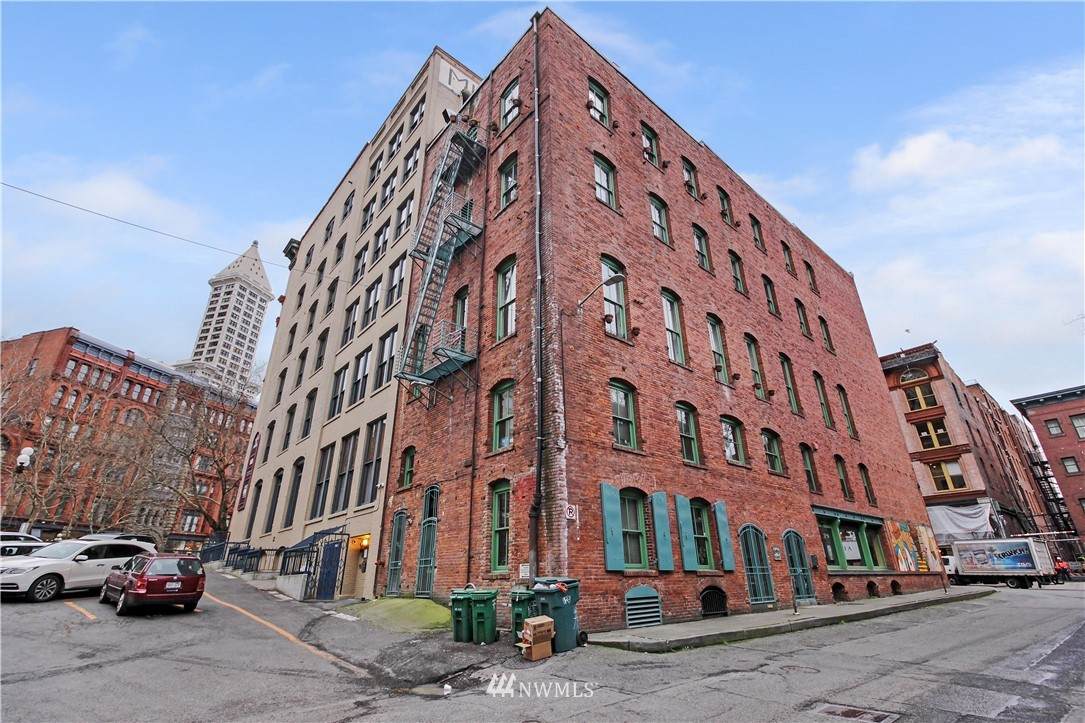 606 Post Avenue - Photo 1