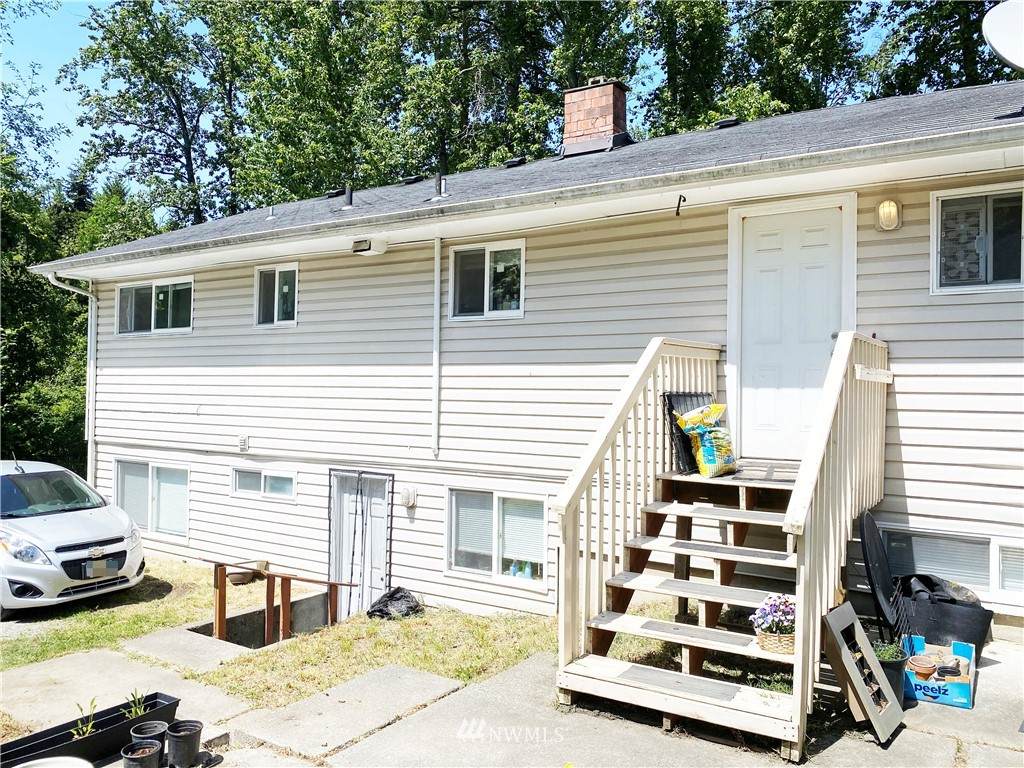 2413 Graham Street - Photo 1