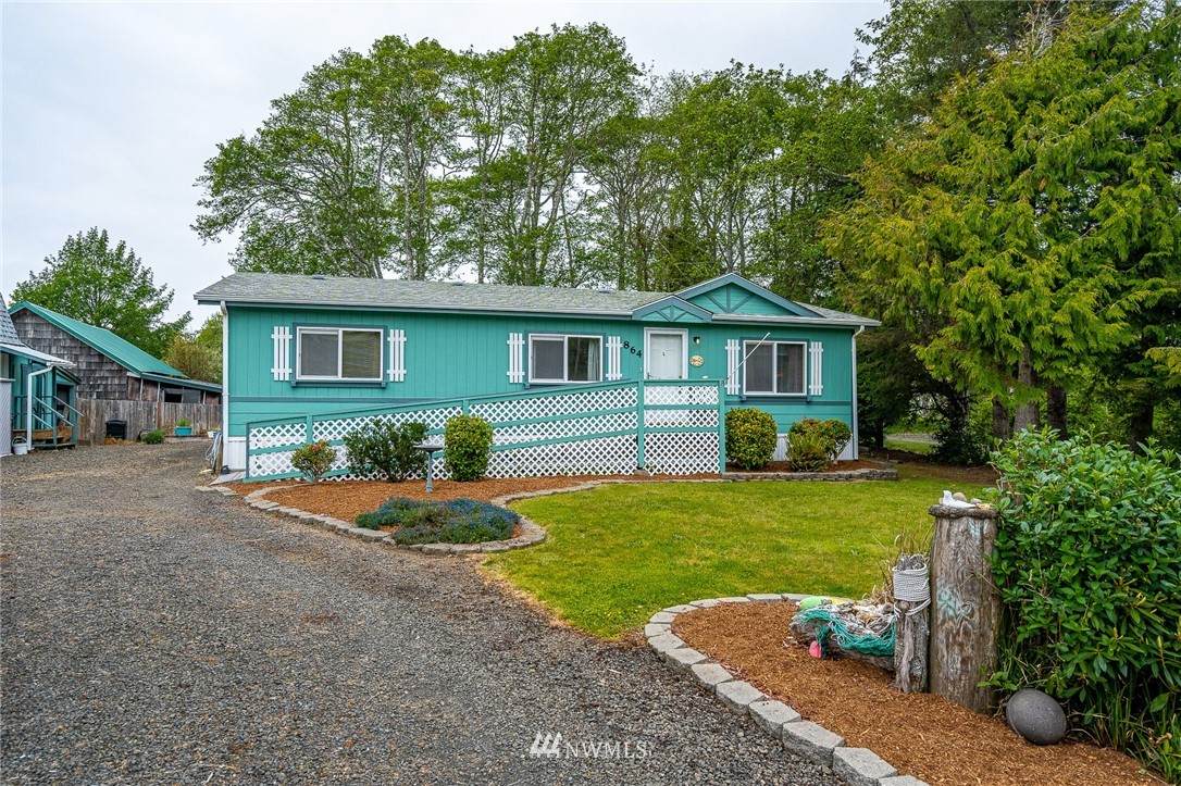 864 Hart Street - Photo 1