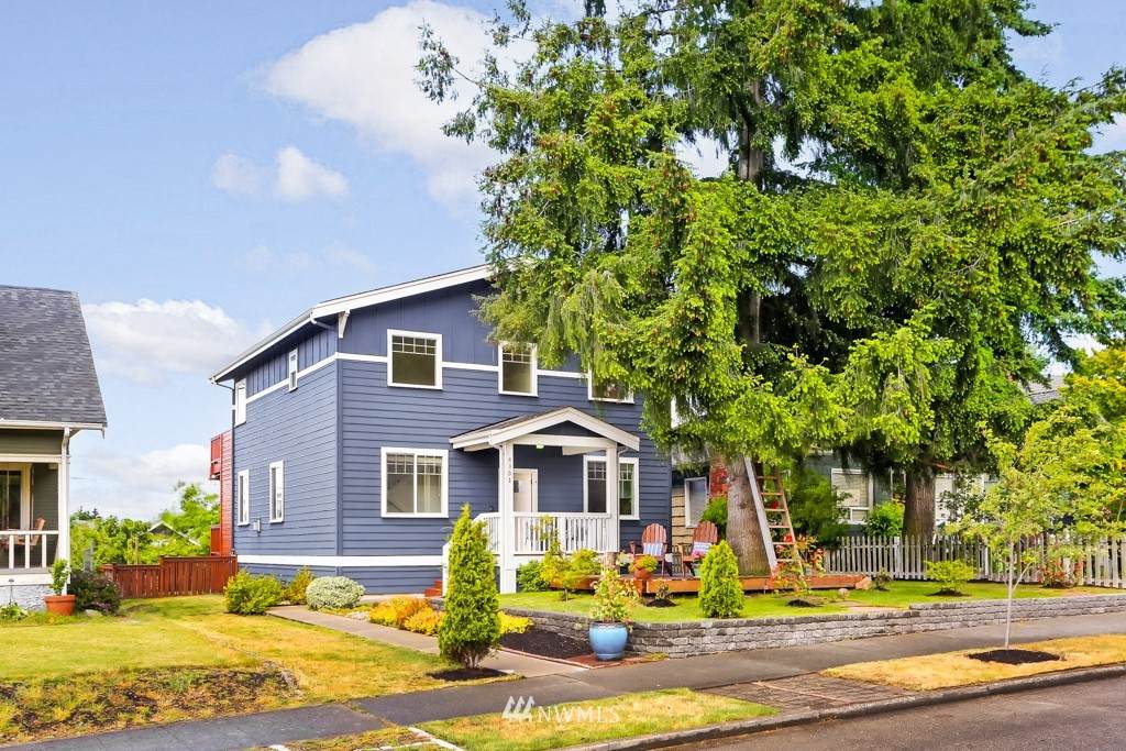 4131 44th Avenue - Photo 1