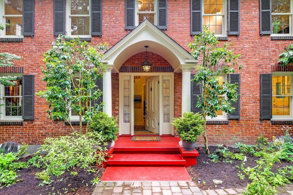 11323 8th Avenue - Photo 1