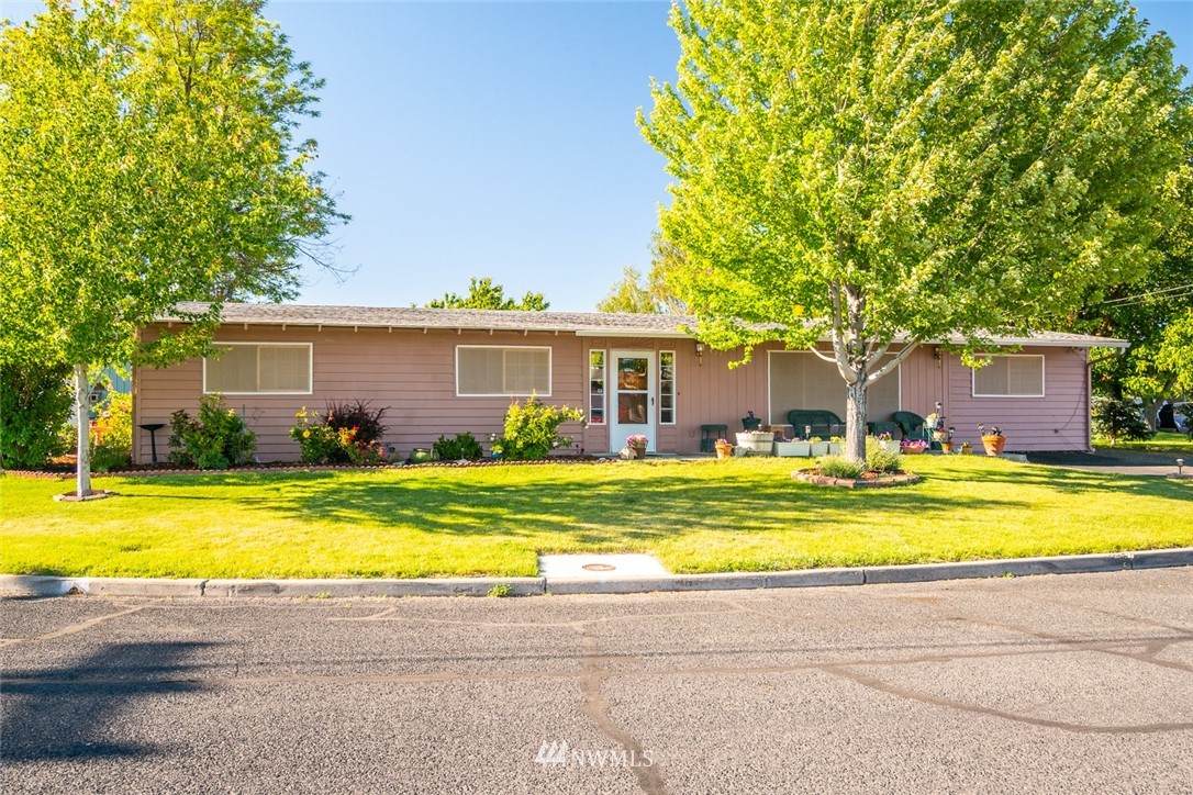 544 Castle Drive - Photo 1