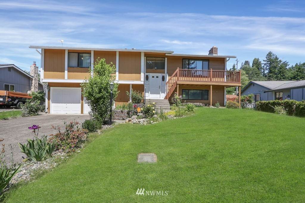 905 133rd Street - Photo 1