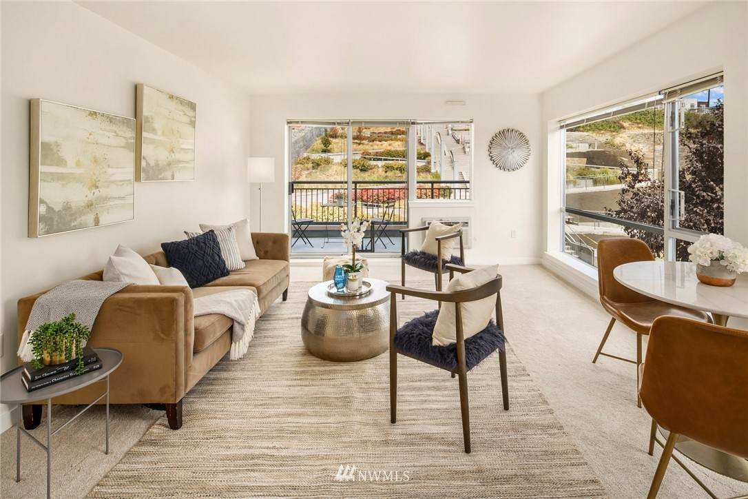 321 10th Avenue - Photo 1